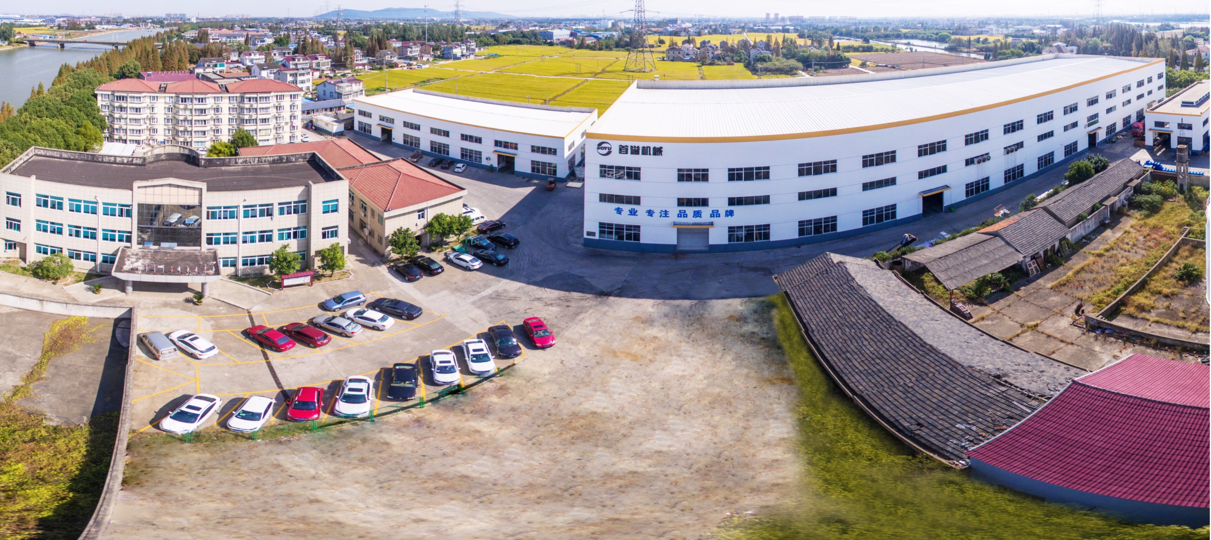 SOYU Four-Shaft Shredder in an industrial recycling plant