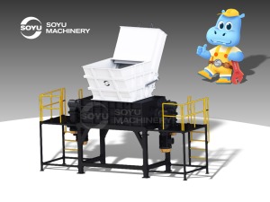 Wind turbine blade shredder