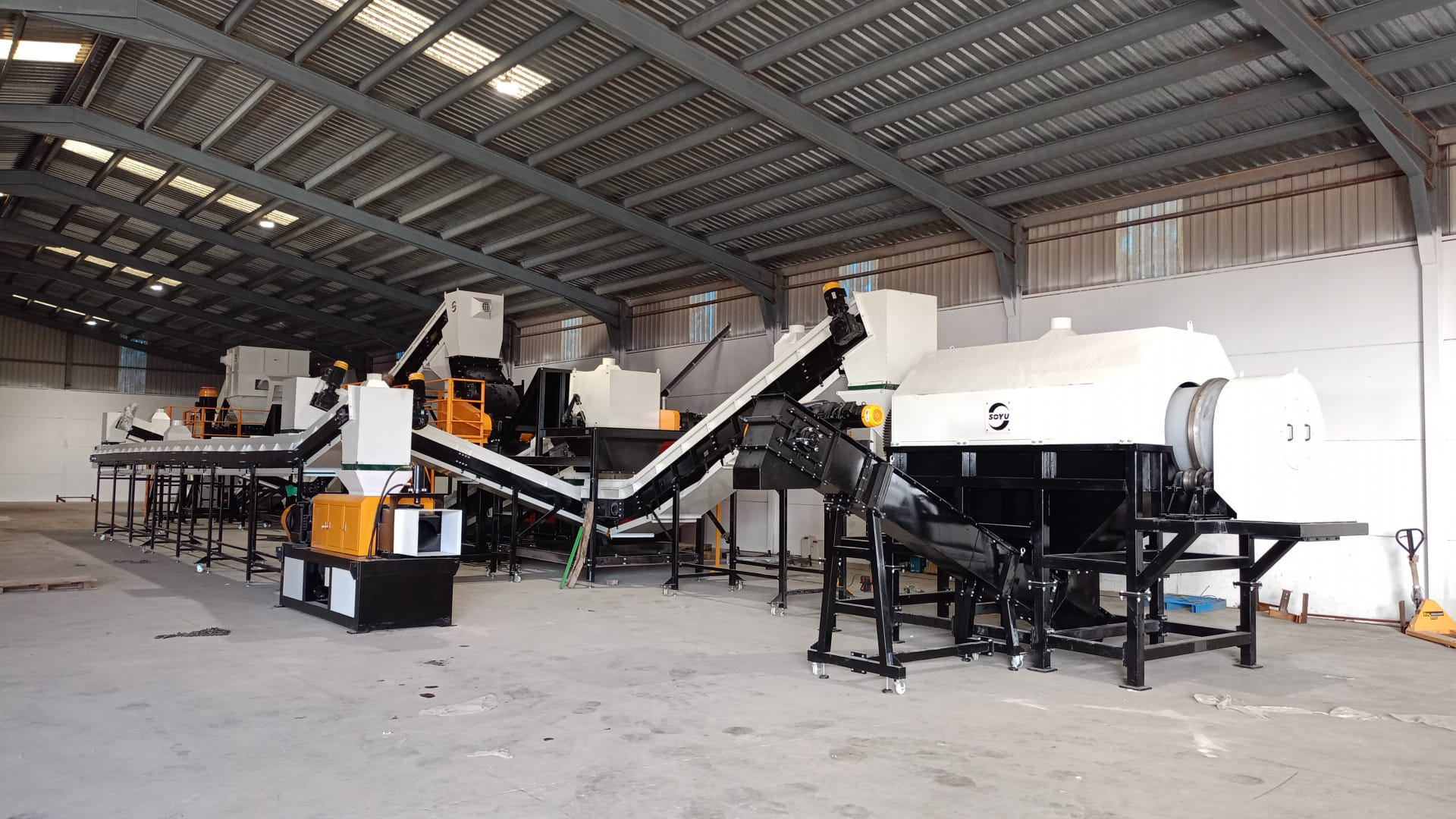 Custom oil filter recycling line with industrial shredder