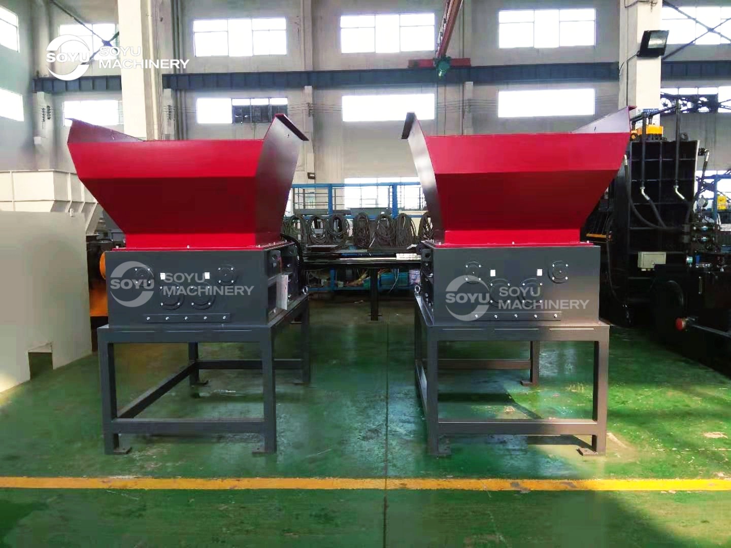 Four-shaft industrial shredder for uniform size reduction