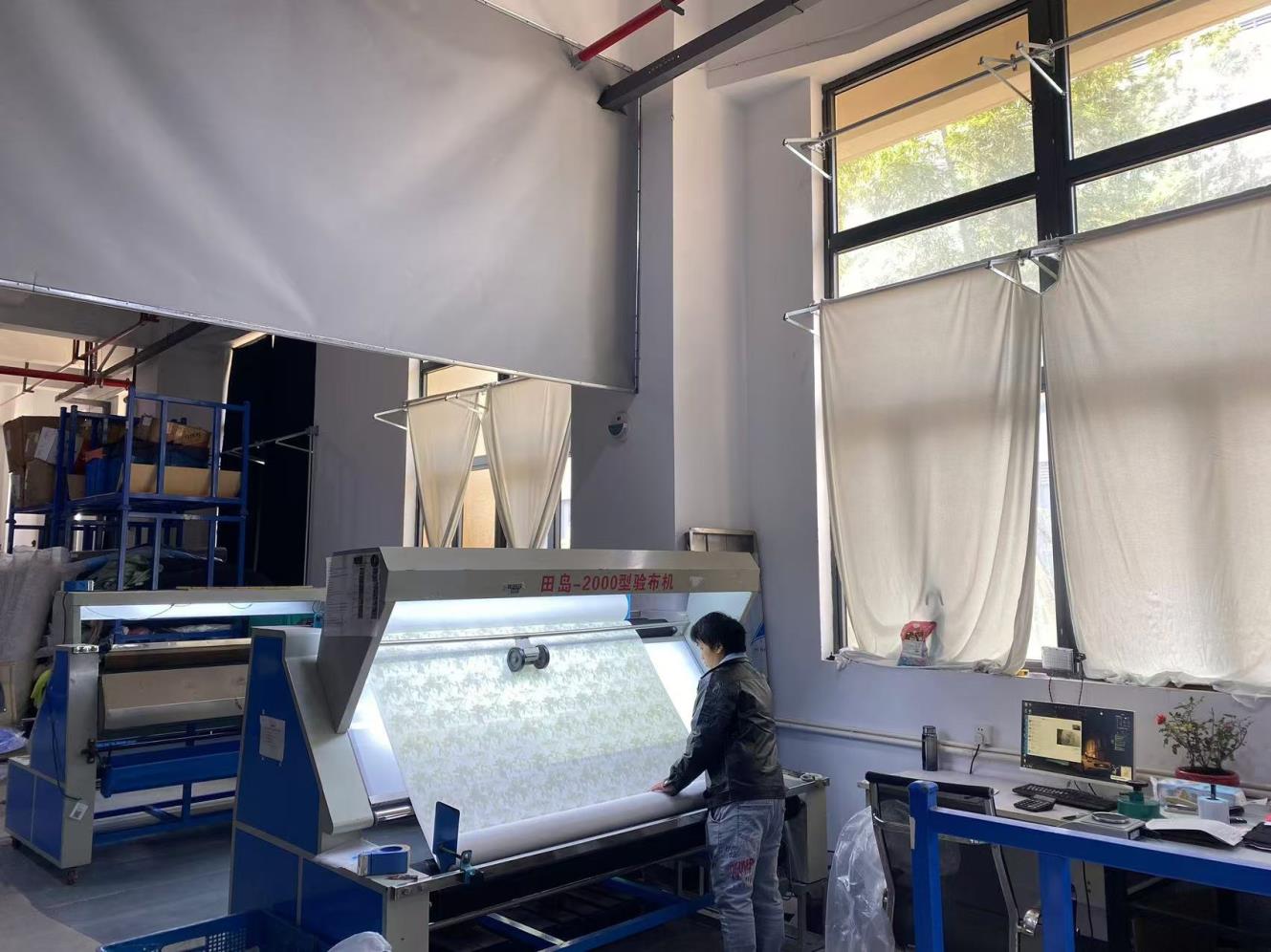 Clothing inspecting machine