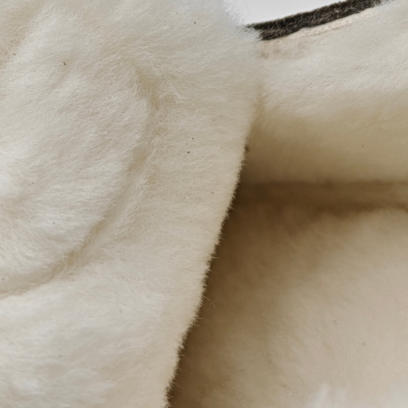 Ultra-soft high-density genuine wool lining - top view