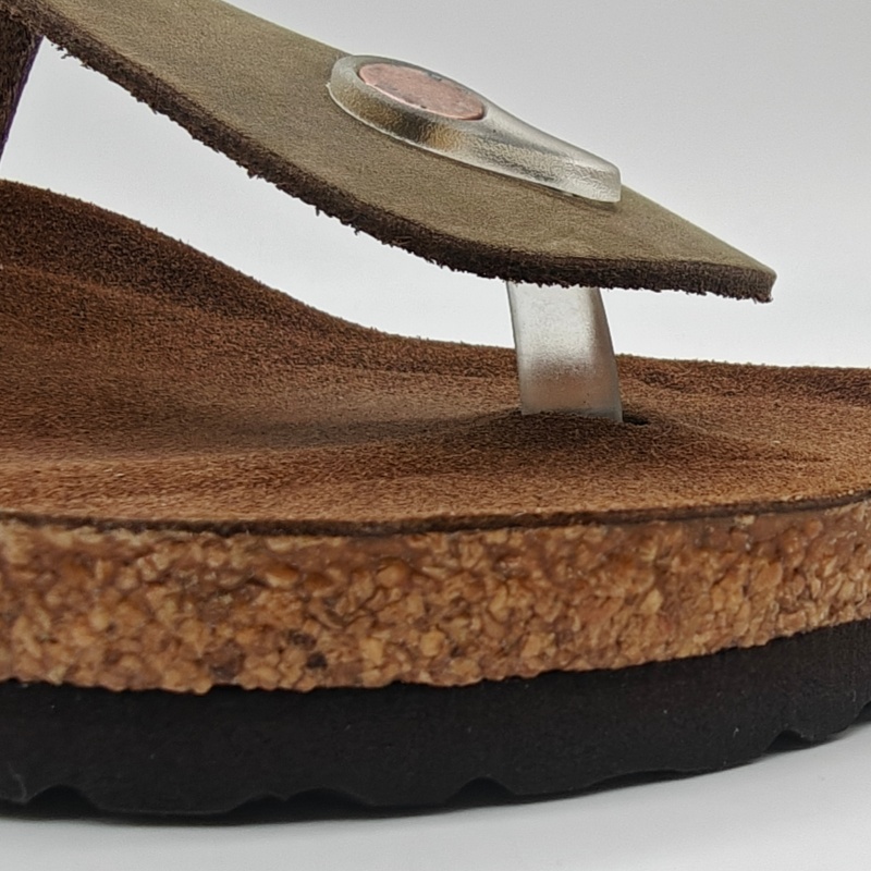 CS09 close-up of toe post and cork edge