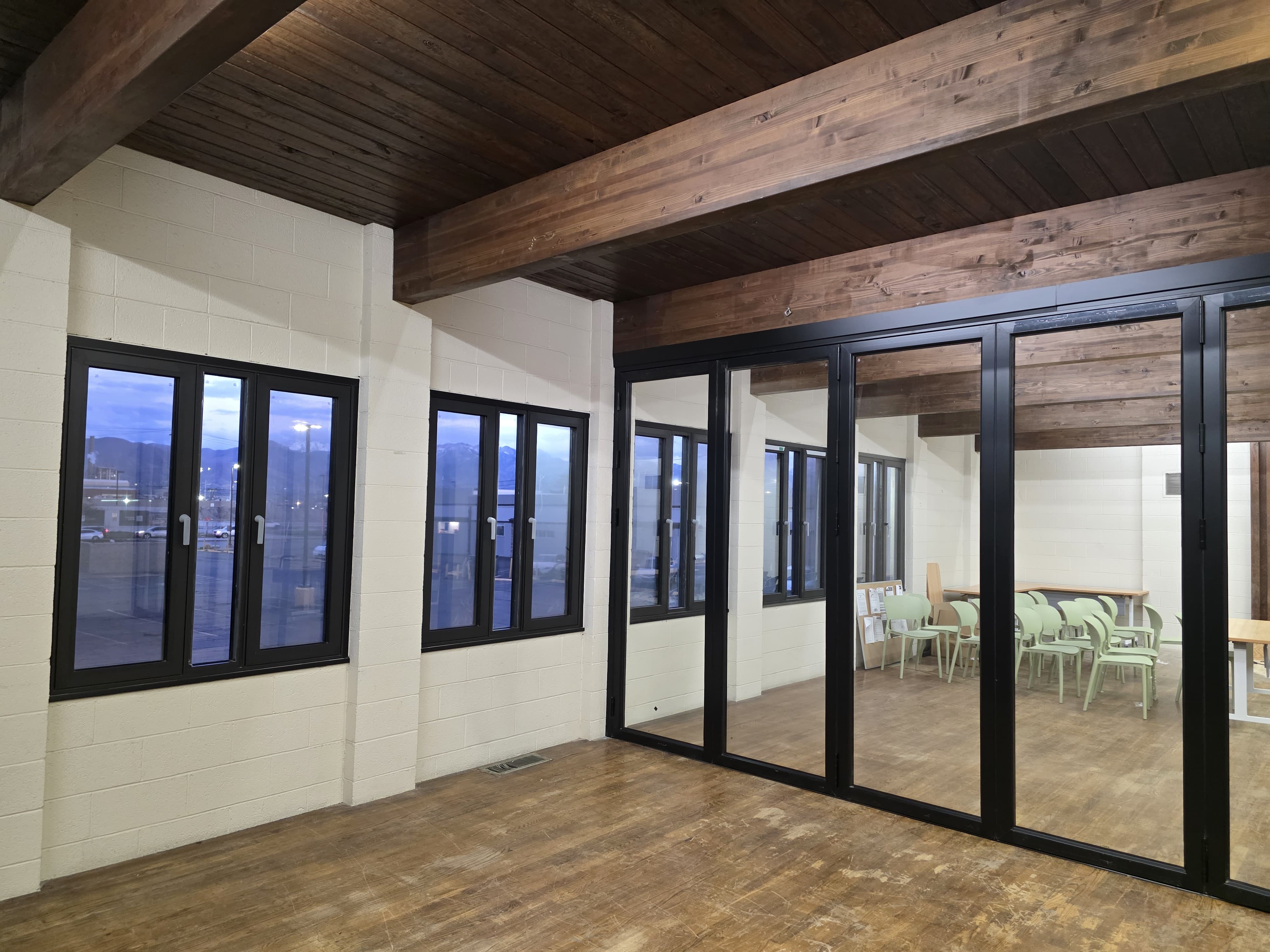 Close-up of EDUCE 138 Sliding Door