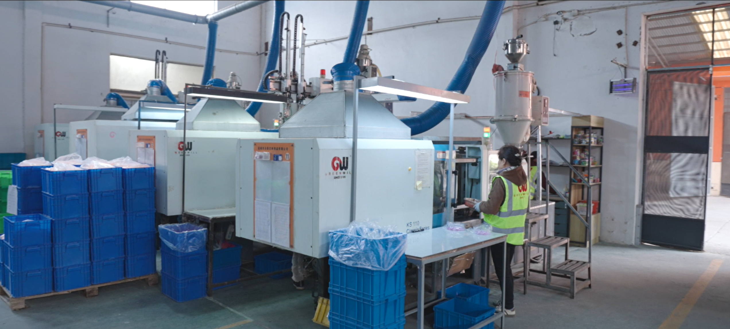 Greenwill injection molding workshop with precision machinery