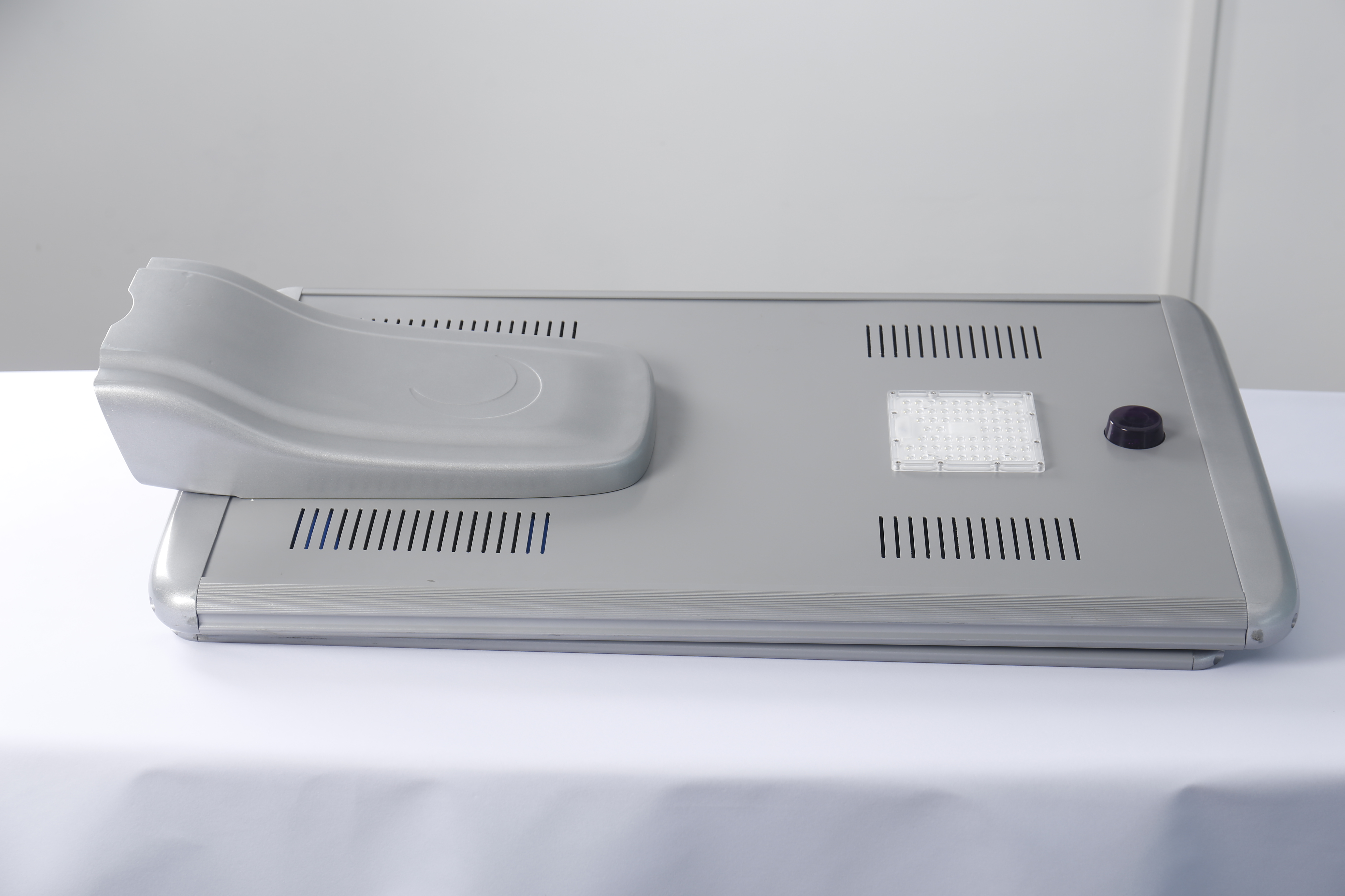 Palm Series 64W Foldable All-in-One Solar Street Light front view