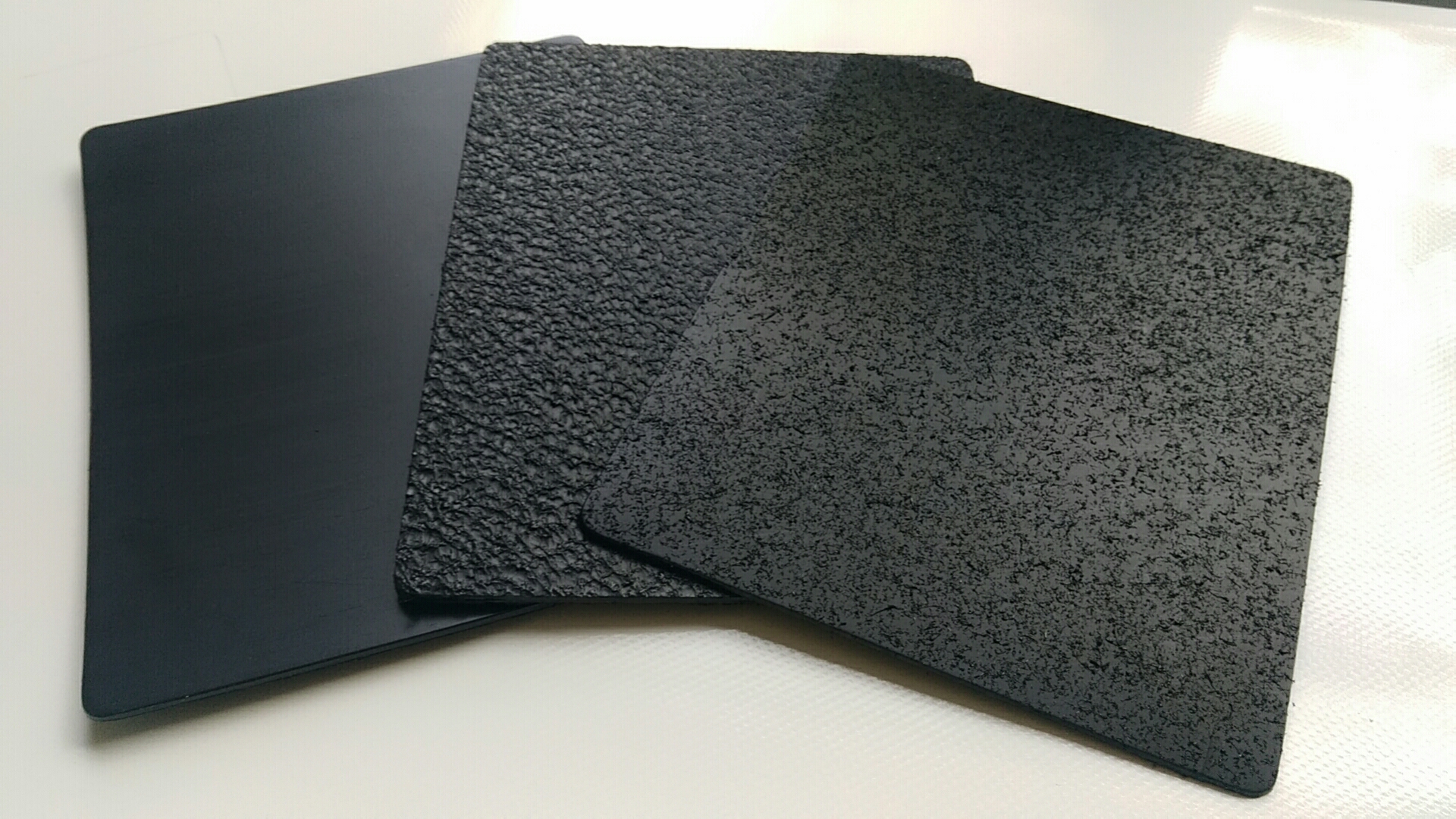 Aquaculture pond geomembrane liner HDPE geomembrane installation in aquaculture pond anti-seepage project
