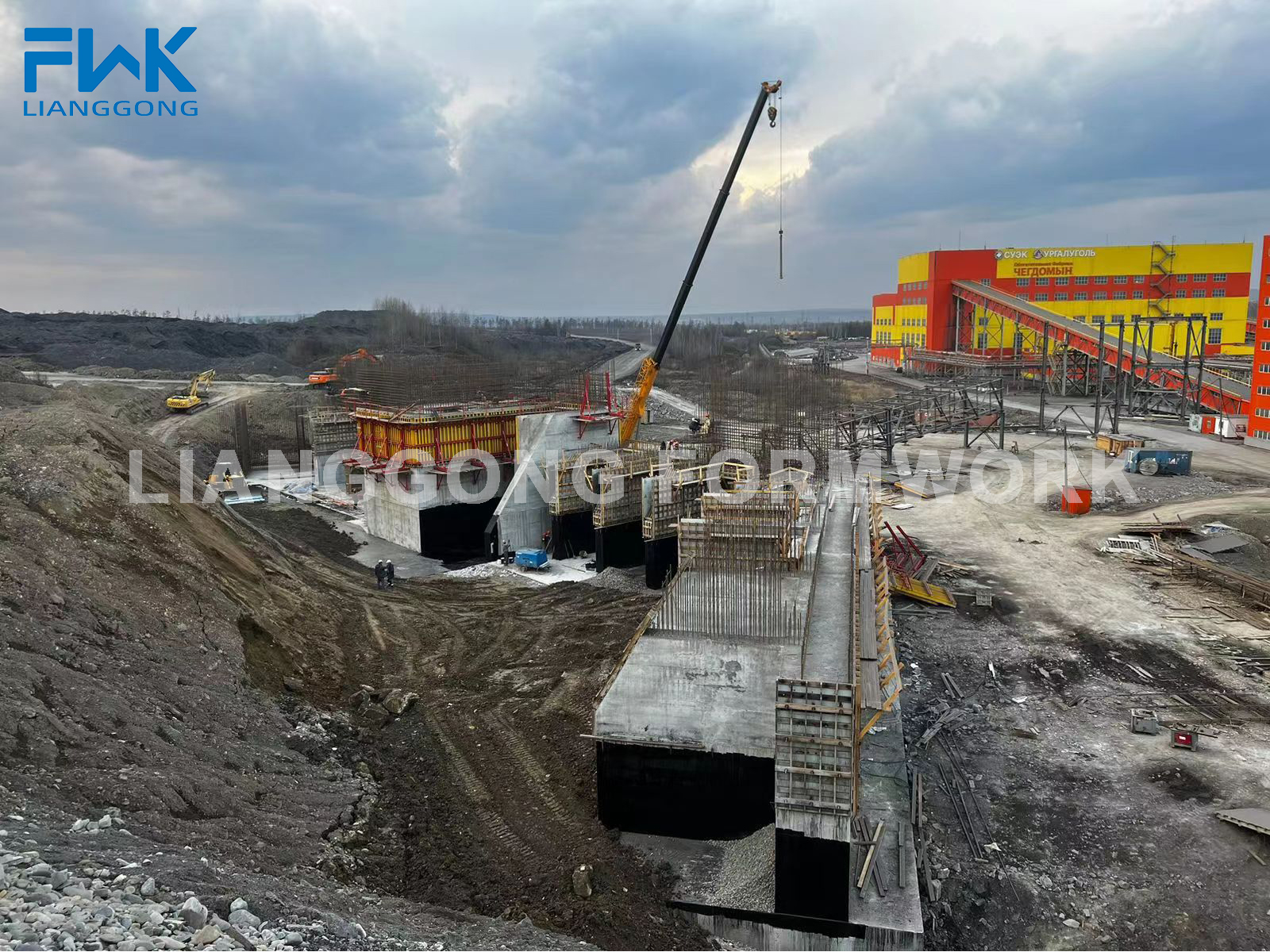 Cantilever climbing formwork FWK-CB 240 used for wall construction on a project in Russia