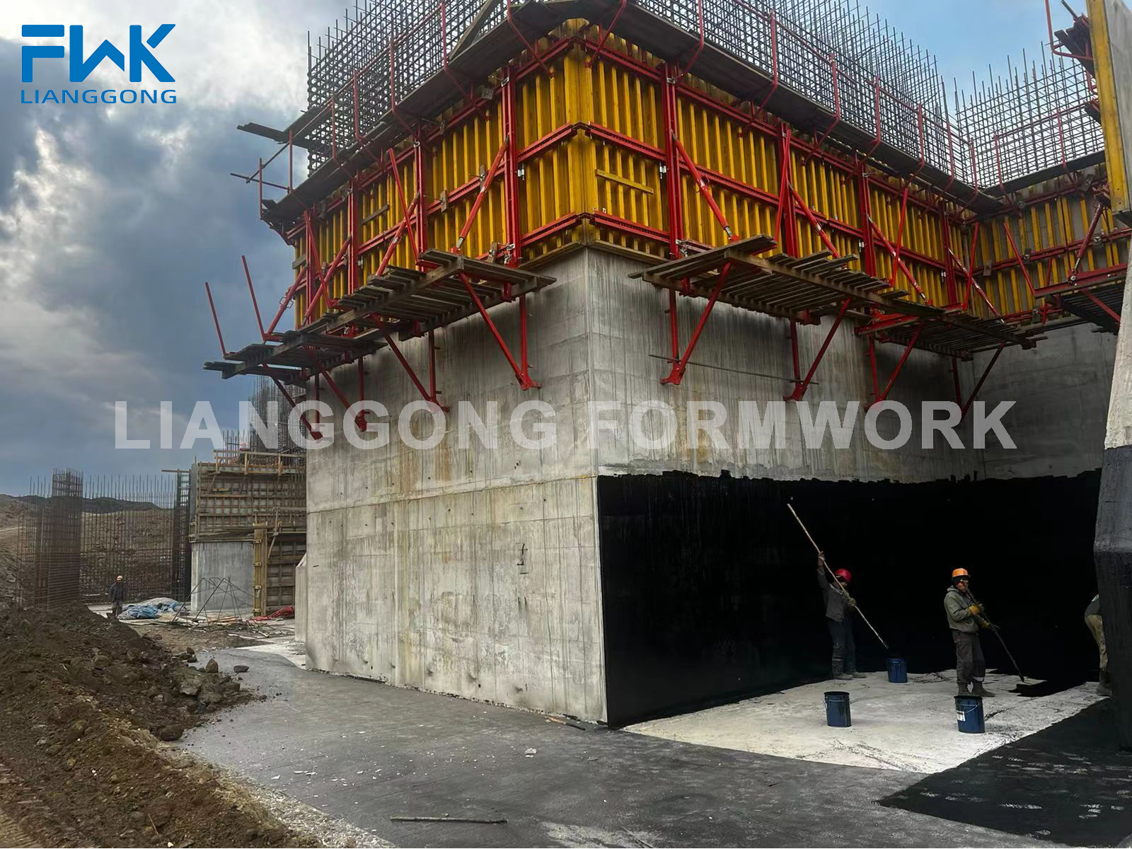 Retaining wall and coal bunker wall project in Russia using Cantilever Climbing Formwork FWK-CB 240