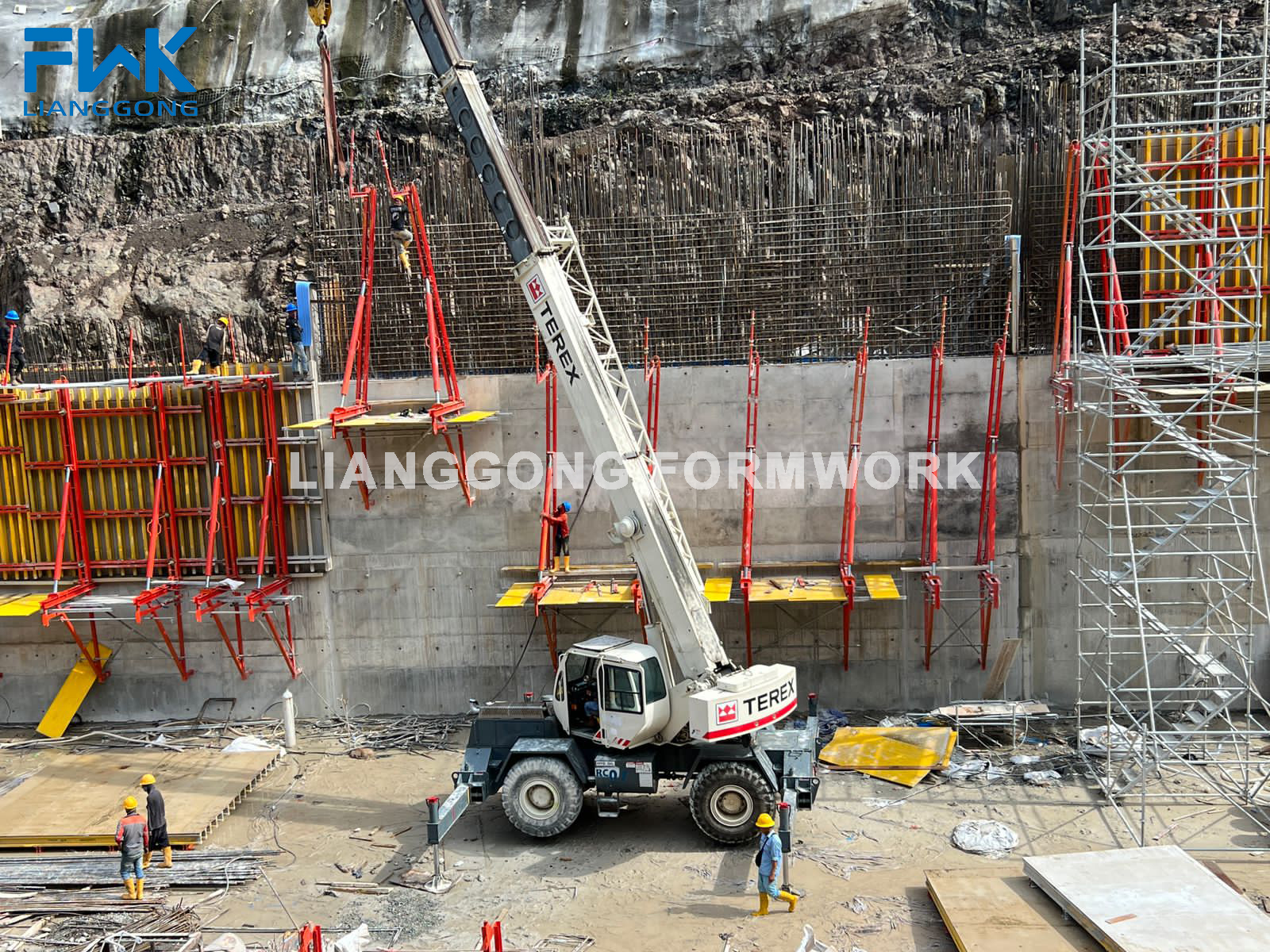 H20 Timber Beam Formwork in use at the Kalimantan Dam Project in Indonesia