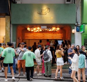 Individual consumers / Corporate team-building clients / Event & party clients