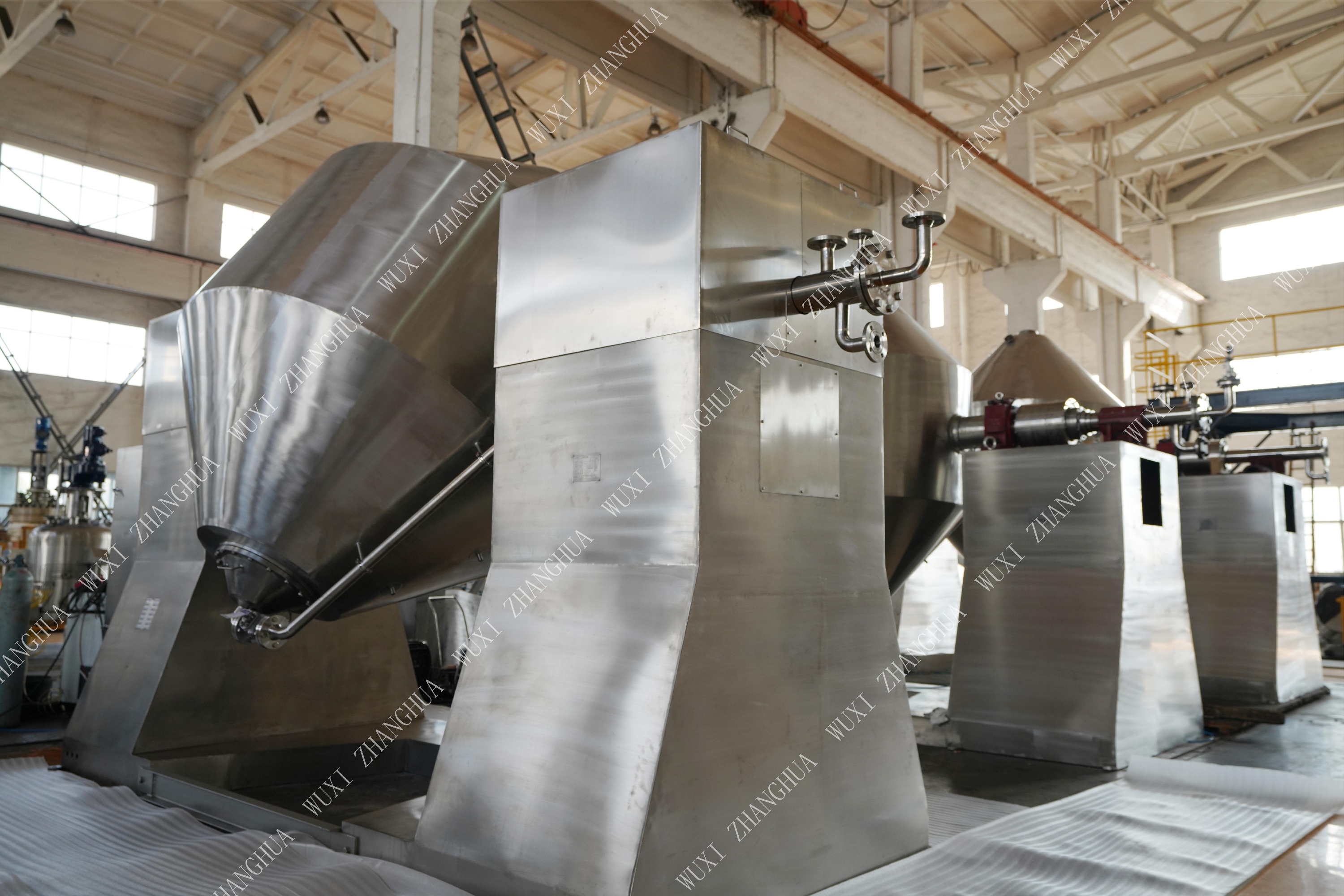 PTFE-lined crystallizer for high purity pesticide manufacturing
