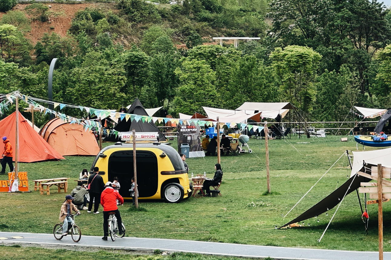 RoboShop autonomous mobile retail store