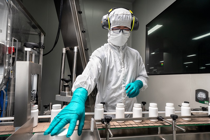 Packaging line operations in a GMP-compliant dietary supplement manufacturing facility