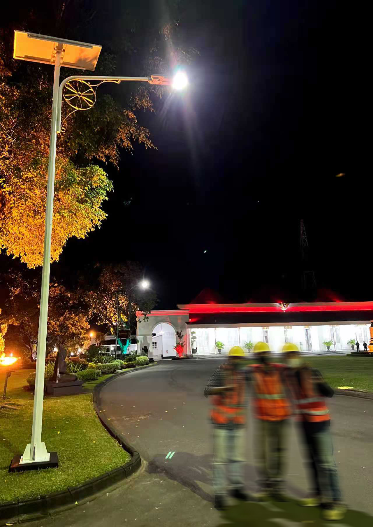 Solar street lighting installation for roadway and landscape lighting on a public project