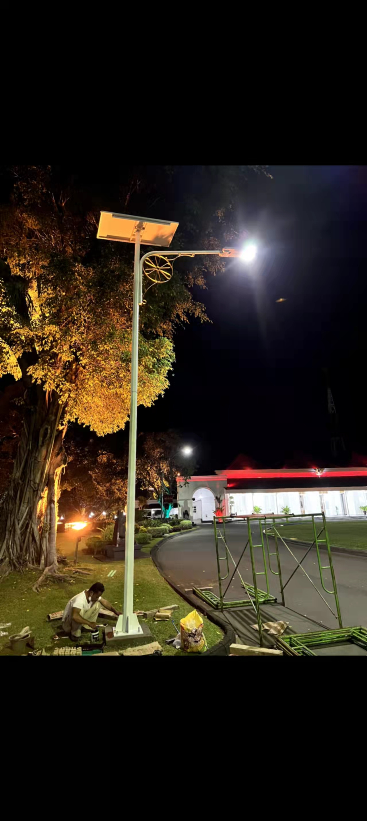 Solar street light installation — roadway and landscape lighting Solar street light installation for roadway and landscape lighting