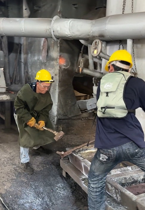 Cooling vest in use at a metal sheet factory
