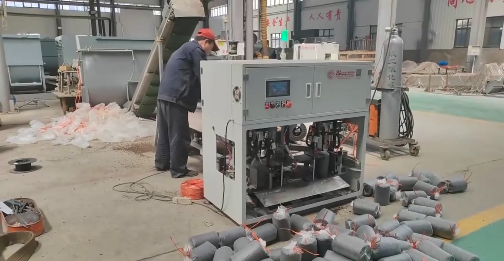 Máquina envasadora automática en uso