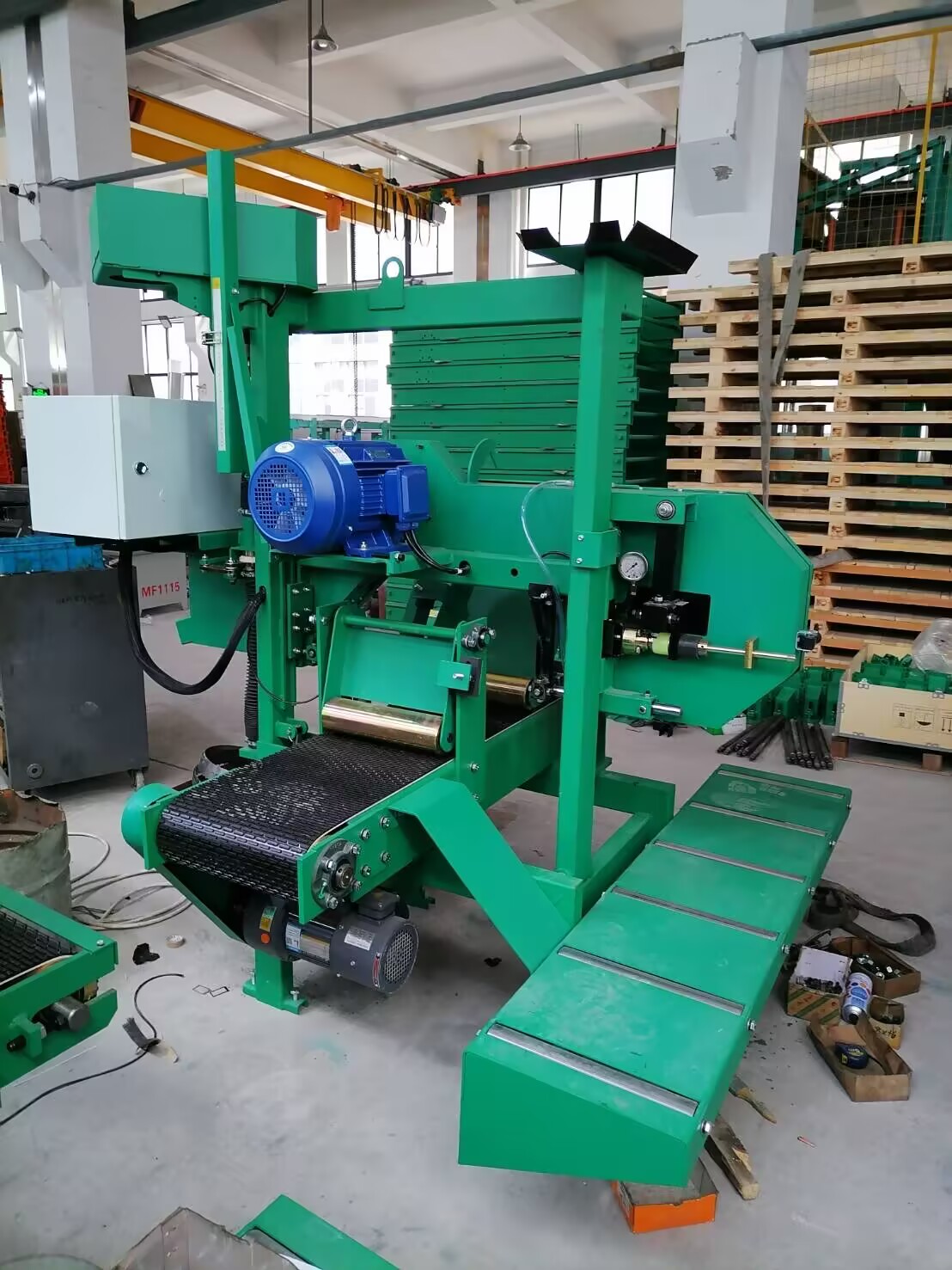 Angle cutting machine MJ375 saw head and adjustable angle mechanism for log processing