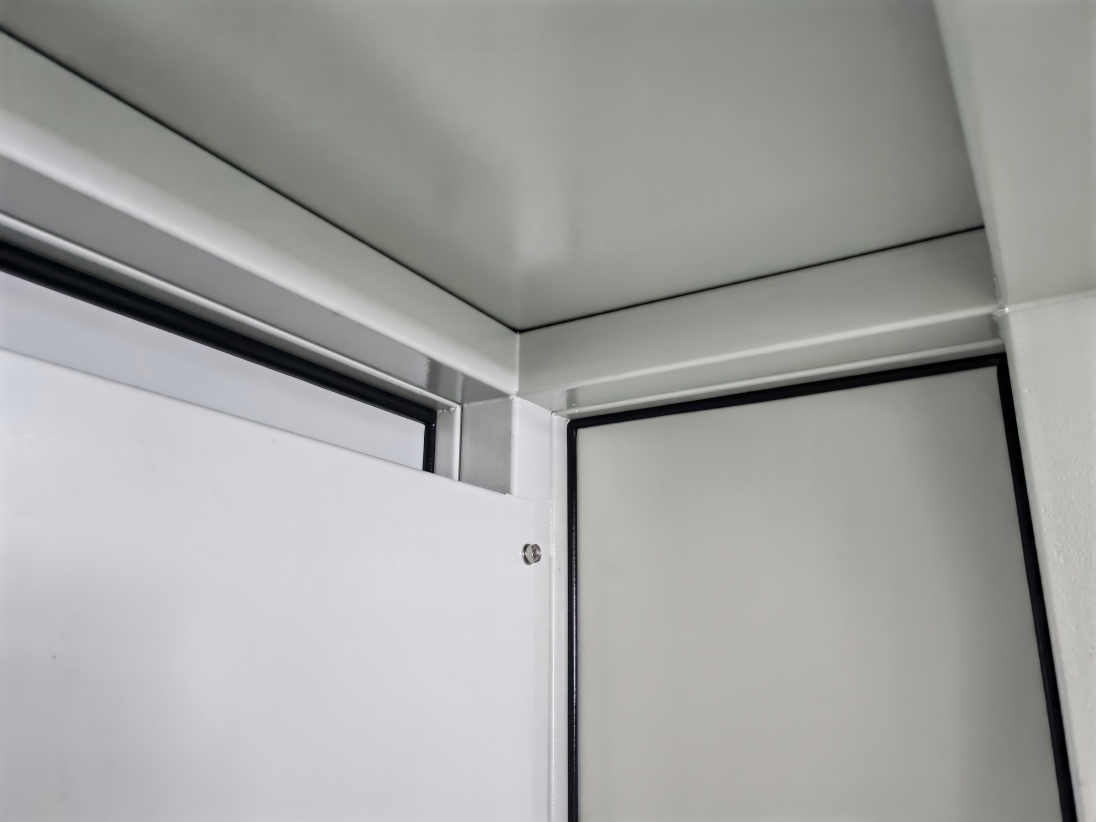 Dark Green RAL6005 Energy Storage Cabinet with IP65 Sealing and Thermal Insulation