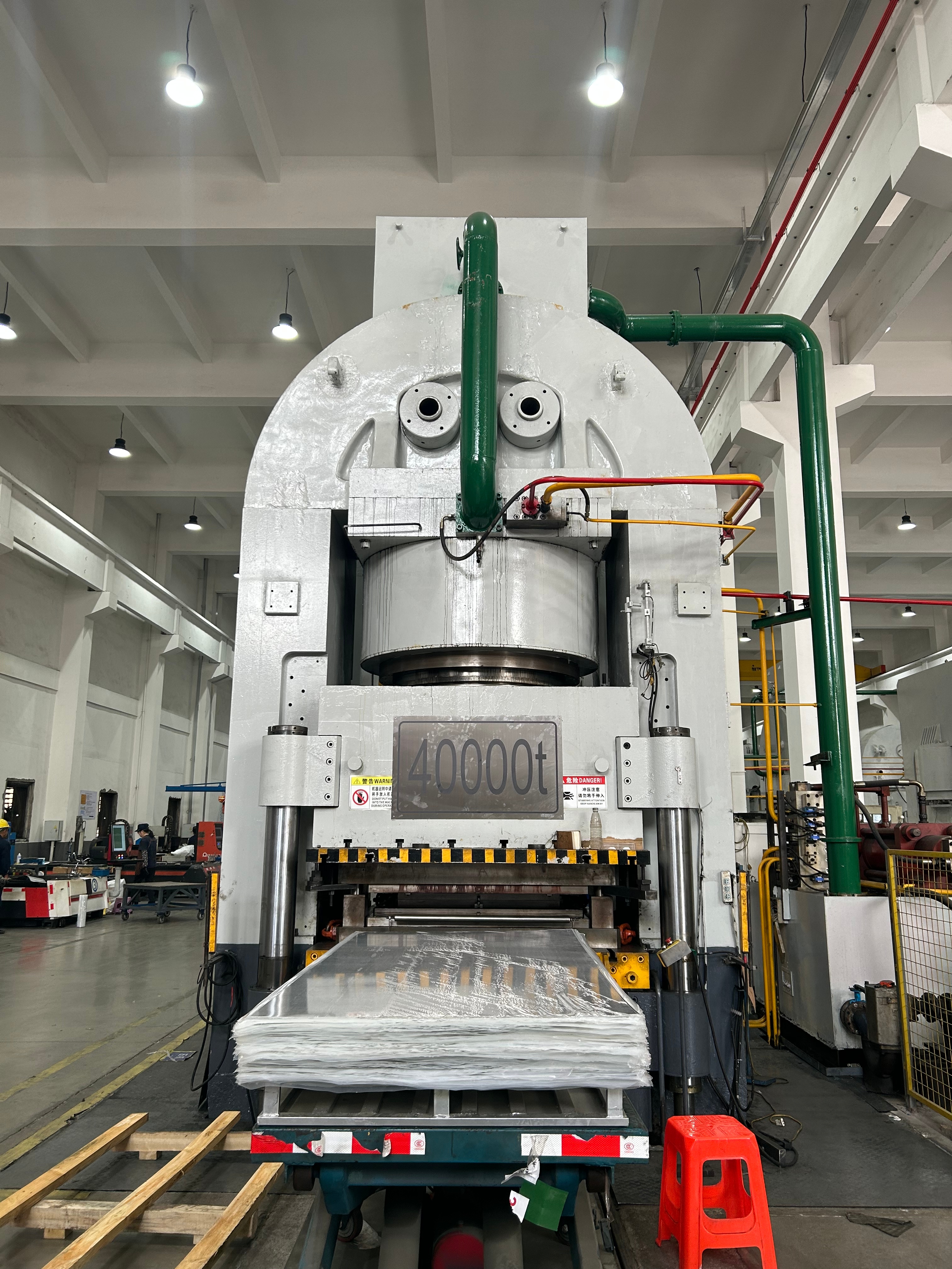 40,000-ton press, the largest stamping press at YIIING MACEINFRY for forming large plate heat exchanger plates