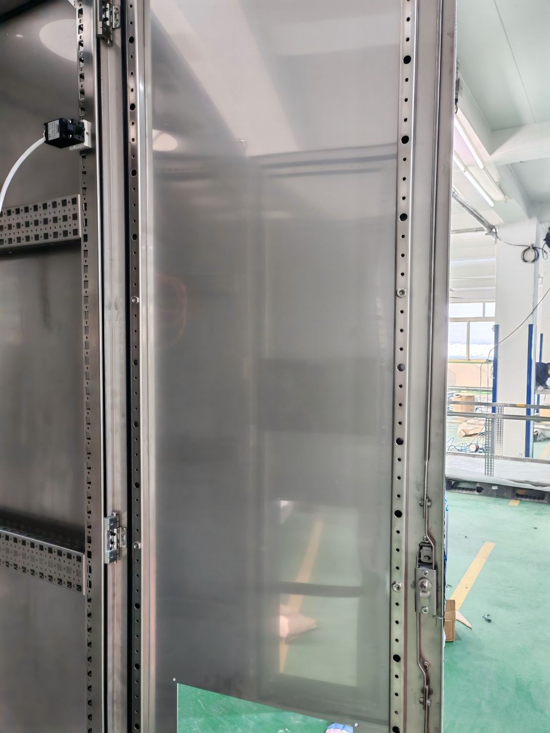 Stainless steel double-door outdoor electrical enclosure for communication base stations and energy storage sites