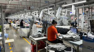 Qianshiwear garment production workshop with sewing machines and workers