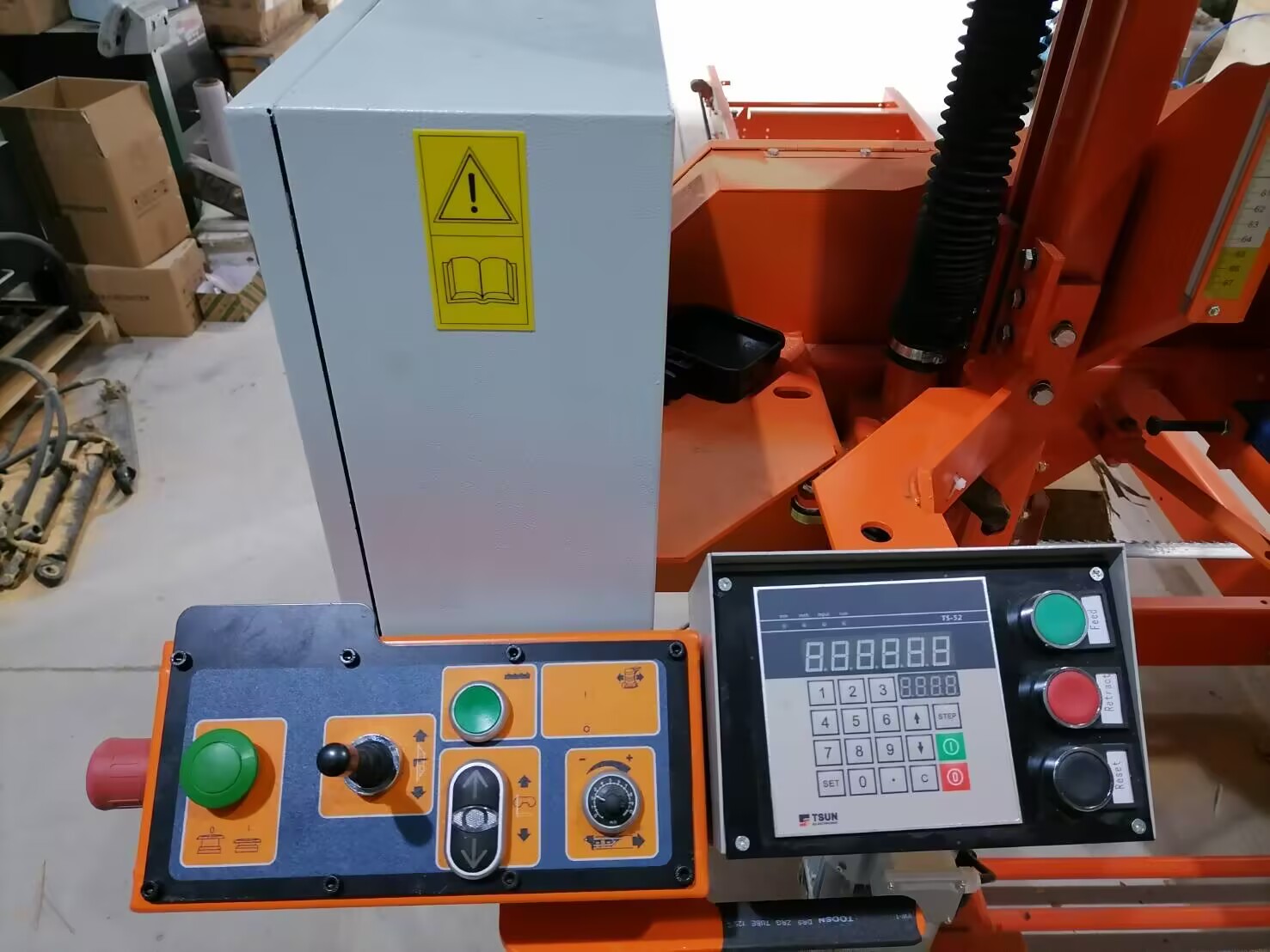 XINYANGJX MJ375D horizontal band saw machine in operation XINYANGJX MJ375D horizontal band saw machine in a woodworking workshop