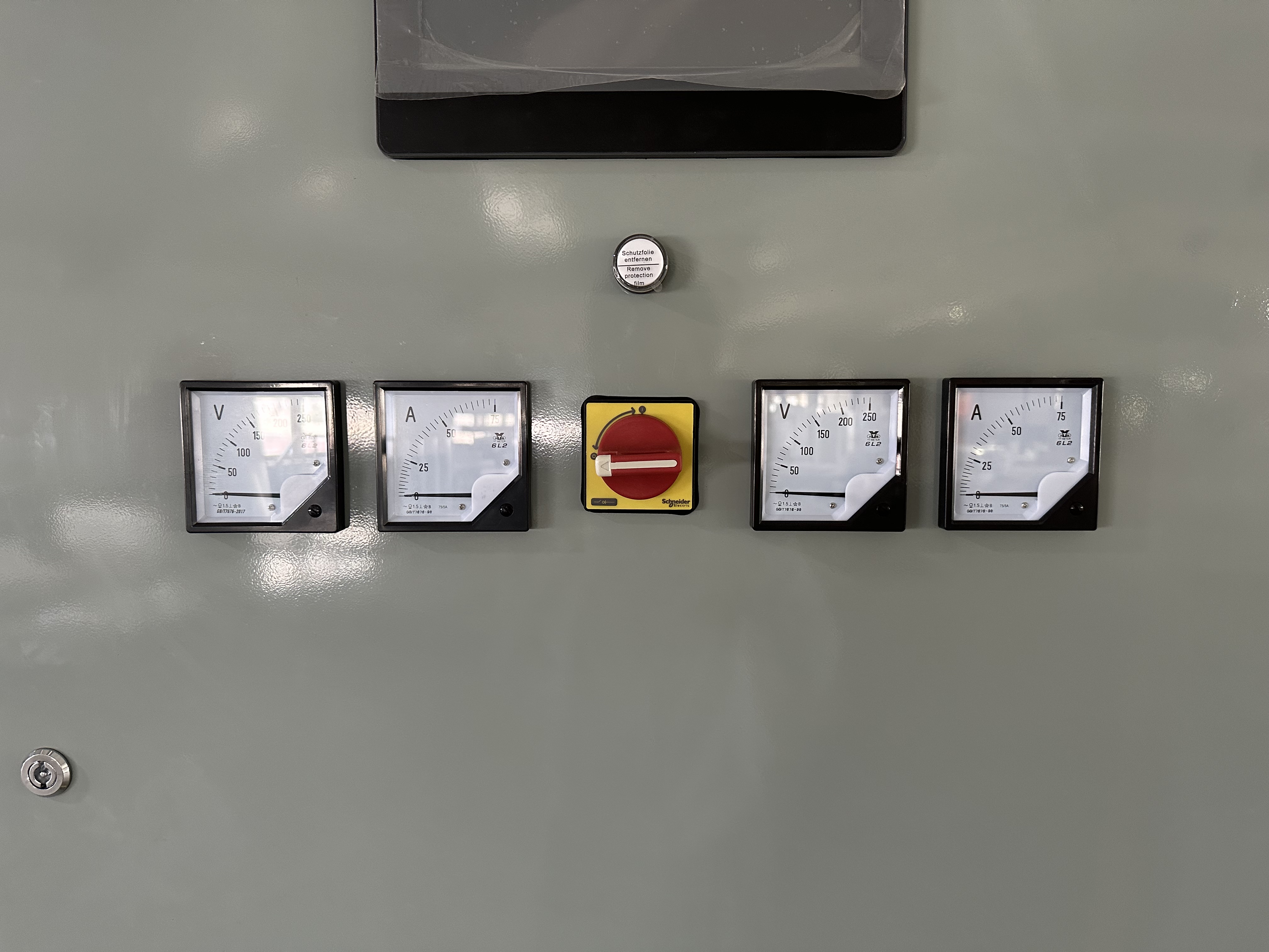 Airport ground power control cabinet for apron and maintenance power supply