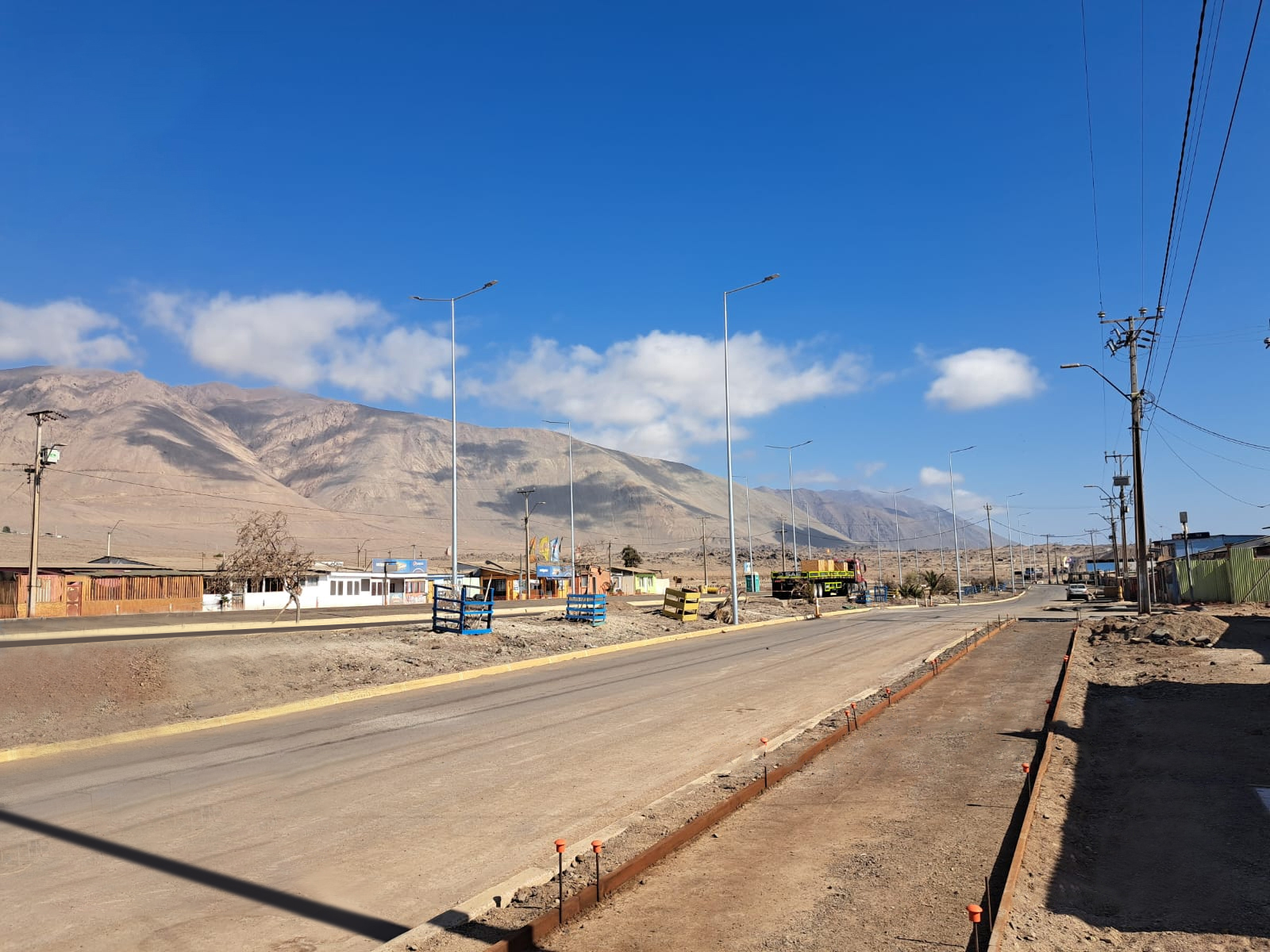 AOK LED roadway lighting installation in Chile Roadway lighting system installation in Chile using AOK LED street lights