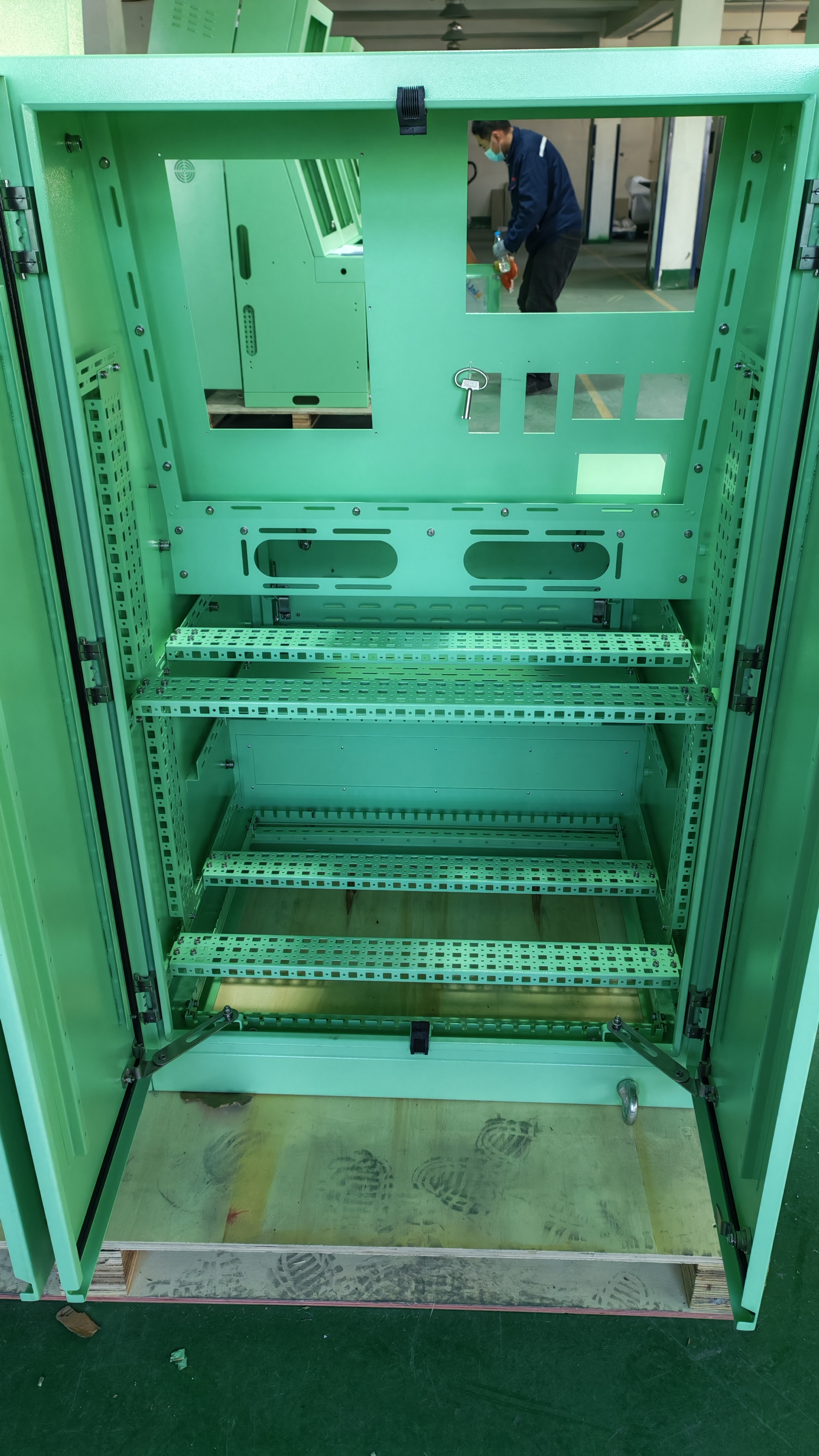 Industrial monitoring console side angle
