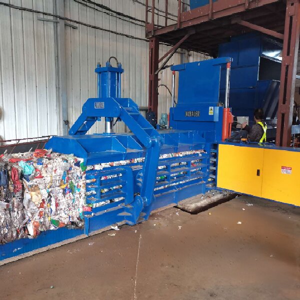 Hydraulic baler machine used for waste paper and plastic baling in recycling applications