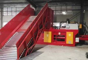 Horizontal hydraulic baler