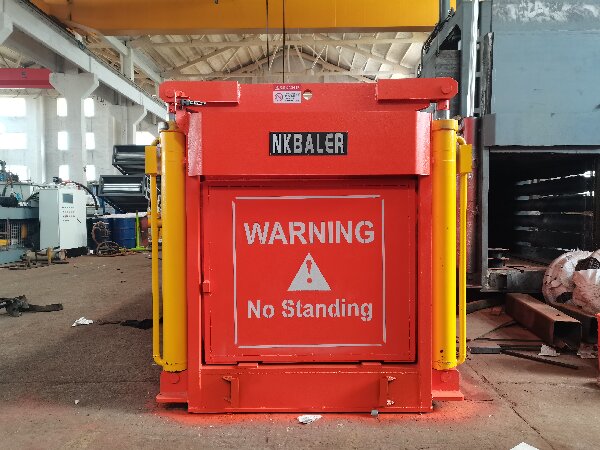 Horizontal hydraulic baler for waste paper and cardboard