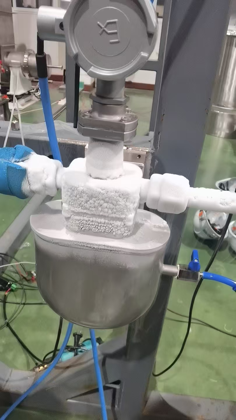 Cryogenic mass flow meter for LNG and industrial gases