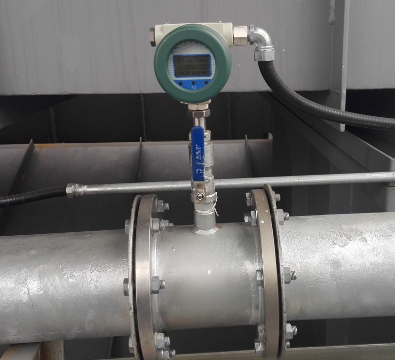 Air flow measurement in pipeline using thermal mass flow meter