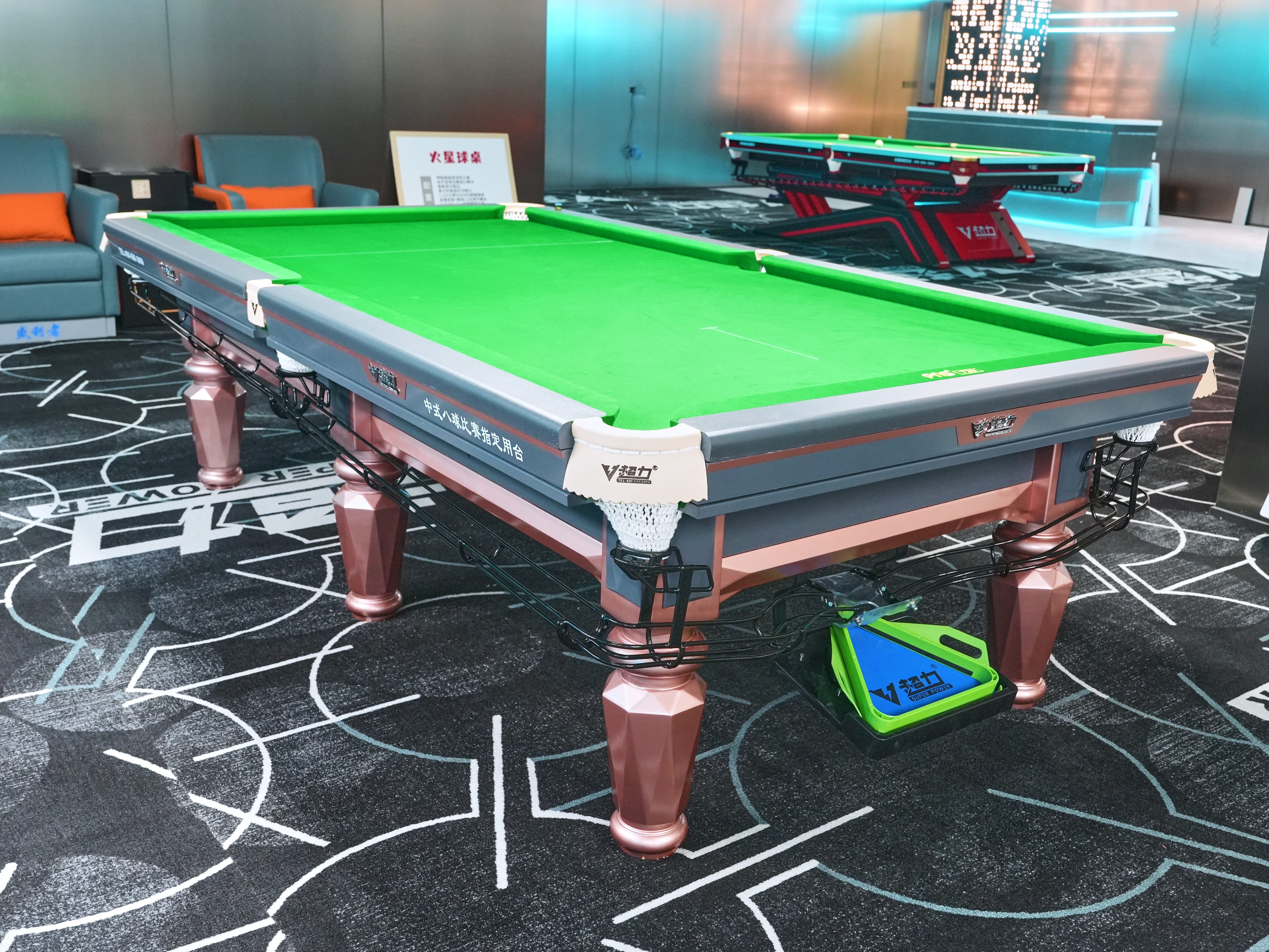 Diamond Heyball table playing surface with clean cloth