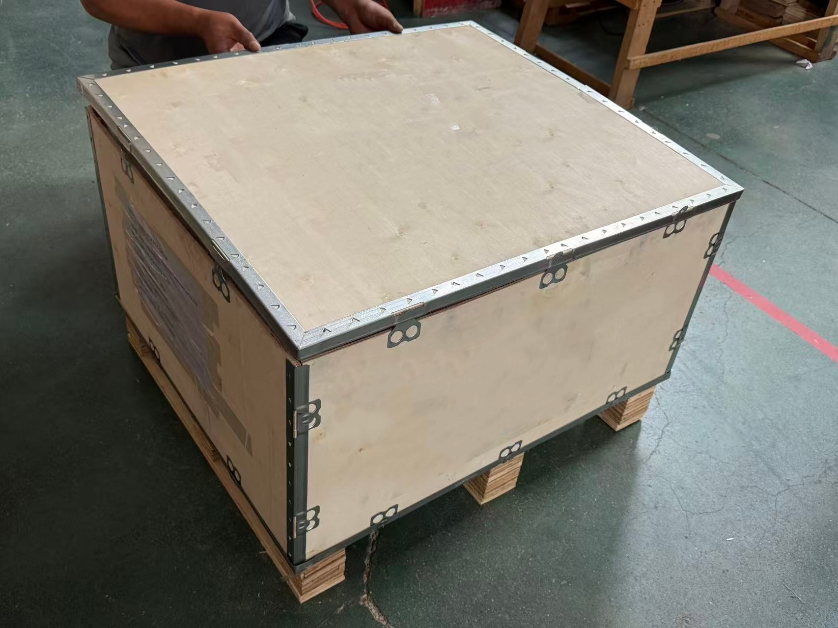 Fumigated wooden crates for safe magnetic pump export shipping