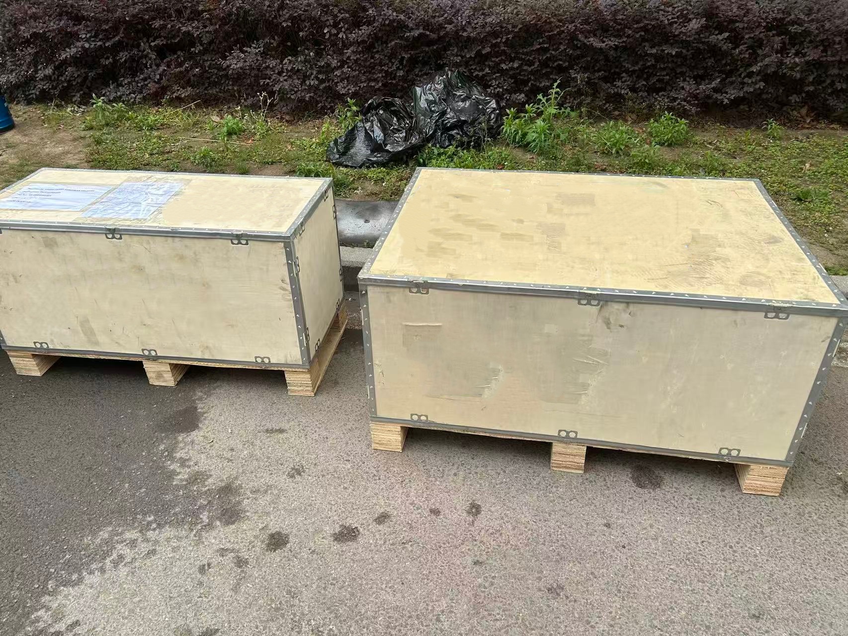 Fumigated wooden crate packaging