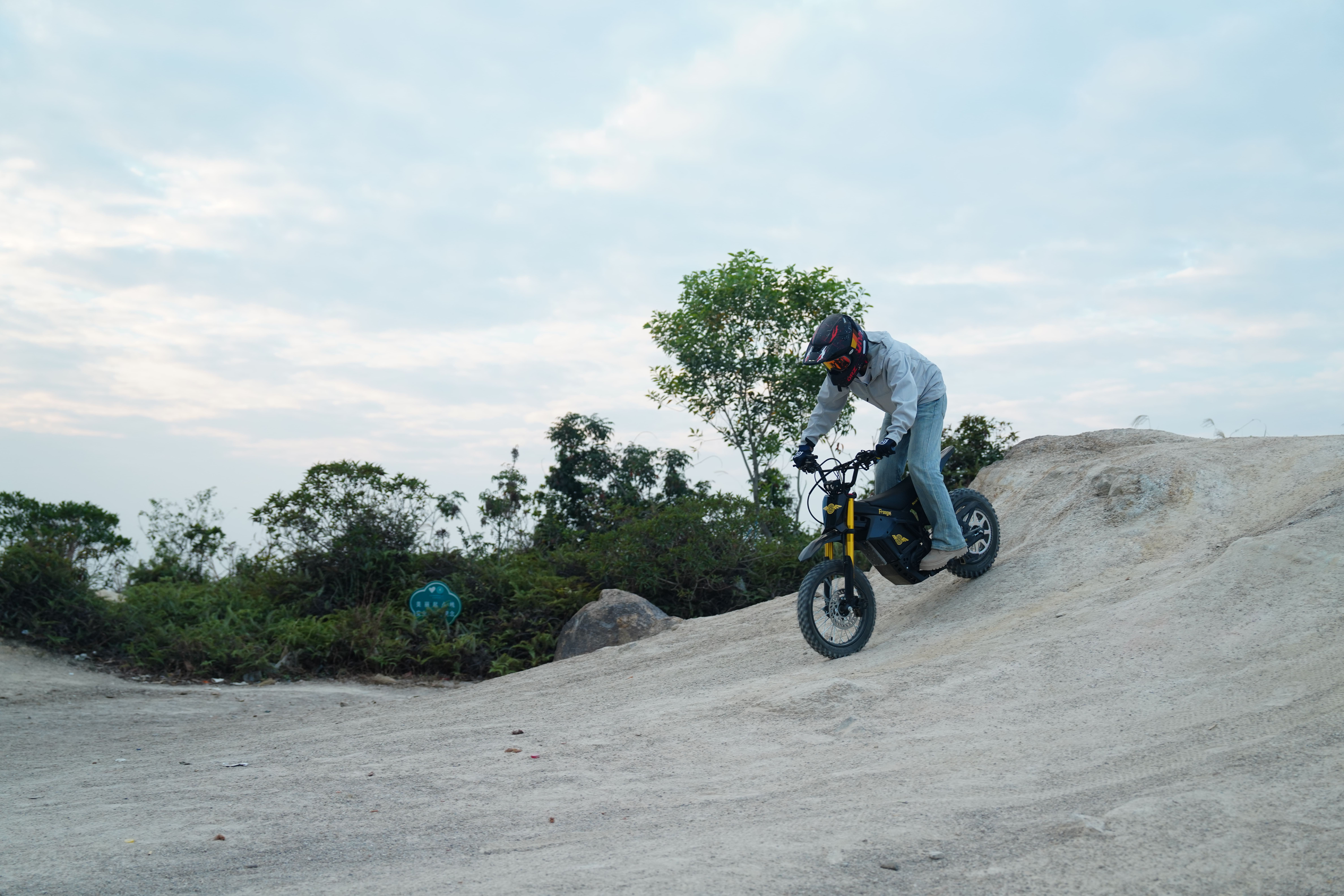 Freego Nova 5 Mini electric dirt bike riding on rocky terrain