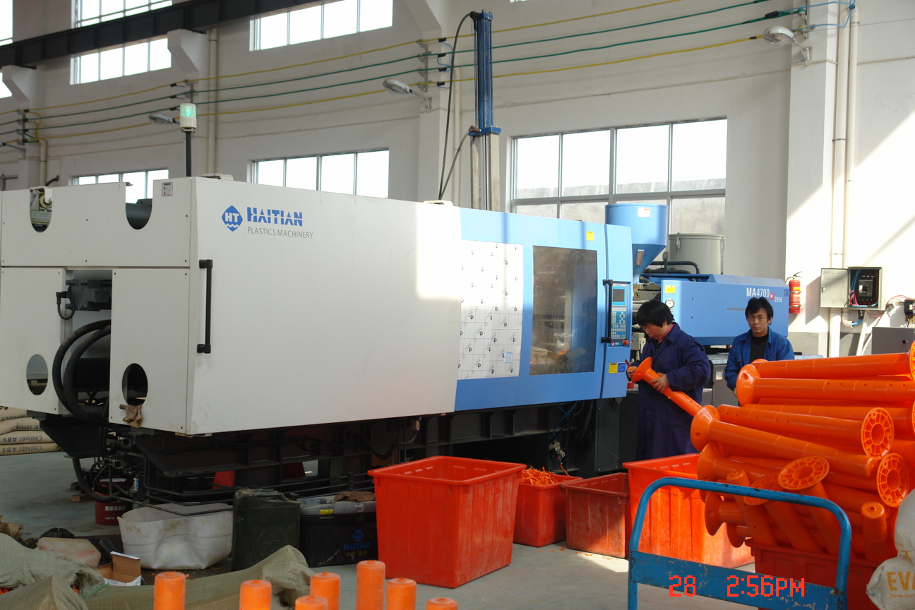 High-speed injection molding line for Mnsd warning post production