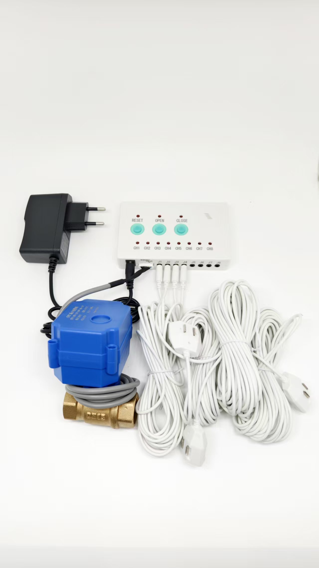 Wired water leak detector with 1m cable detail