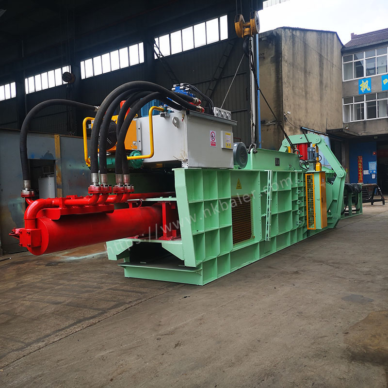 160T fully automatic horizontal hydraulic baler front view with control panel