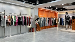 showroom_pants_collection_display