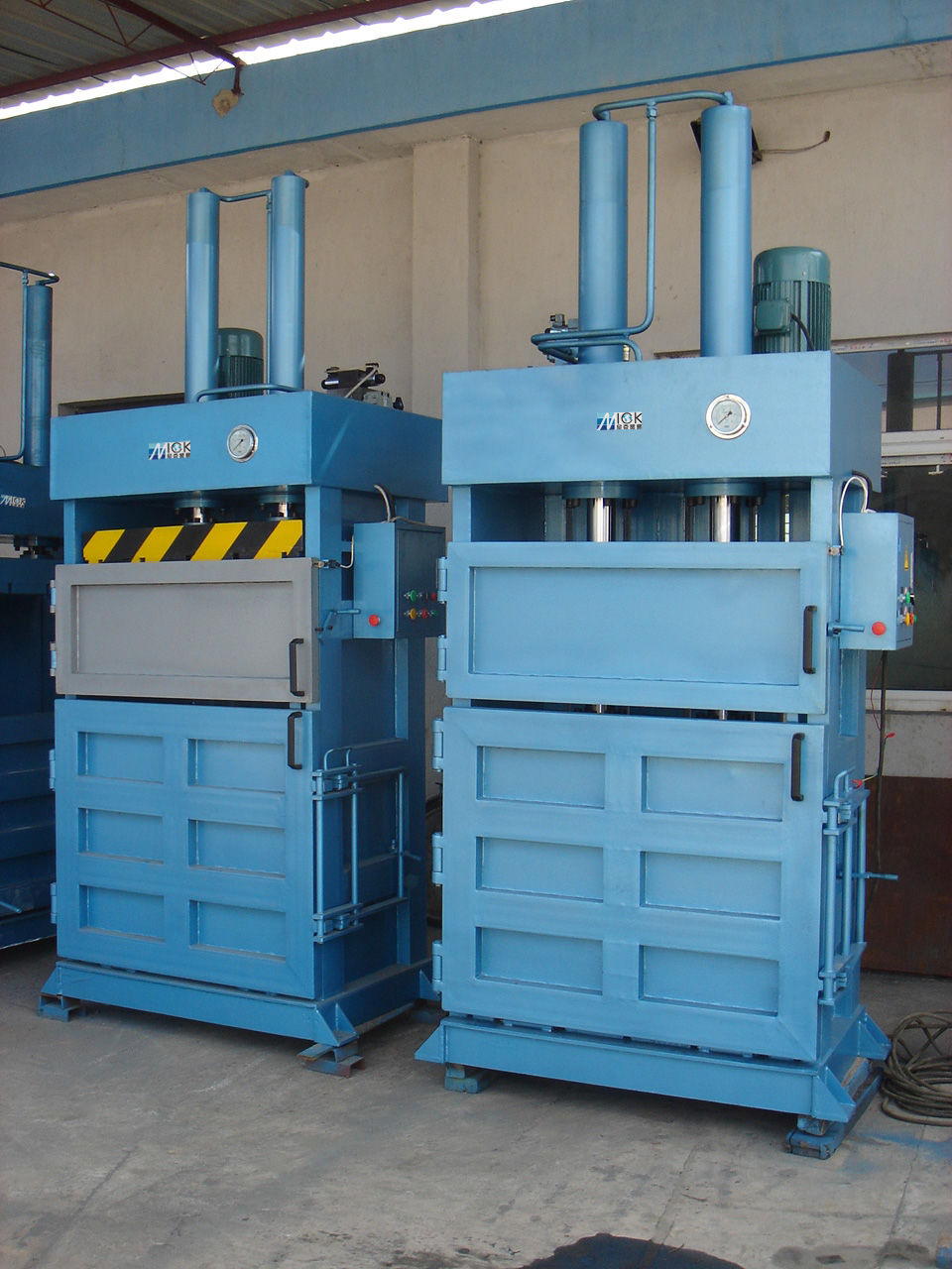 150 Ton Eco-Friendly Vertical Baling Press for Waste Recycling