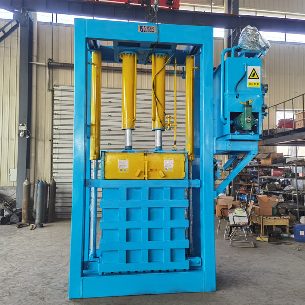NK60LT baler close-up