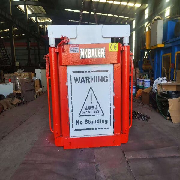 Semi-Automatic Horizontal Baler NKW80BD operation view
