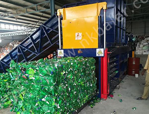 Semi-automatic horizontal baler with conveyor