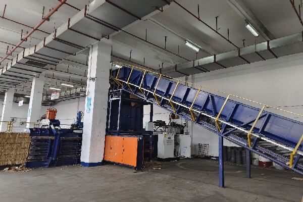 NKW160Q horizontal baler side view
