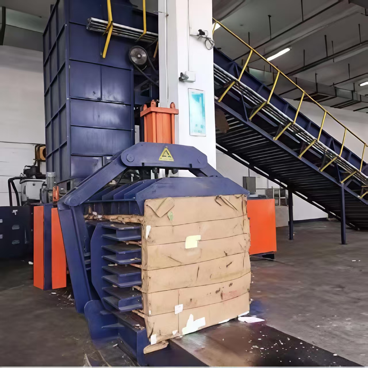 NKW160Q horizontal hydraulic baler from nkbaler, showing the conveyor-fed compression system